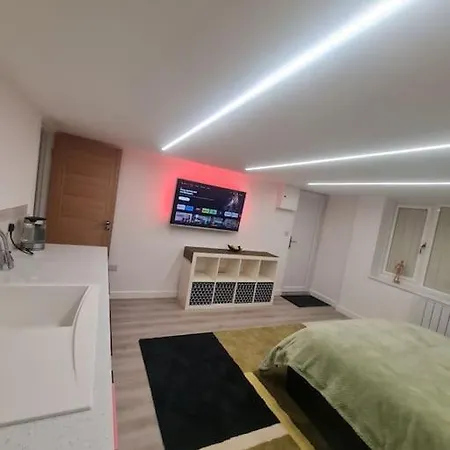 Converted Garage Ensuite Bristol Exterior photo